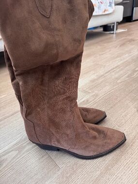 Suede cowbow brown boots